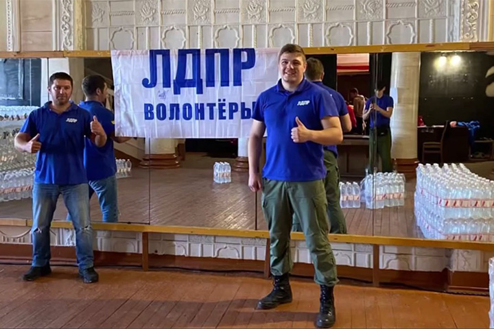 Михаил Молчанов из ДНР - о раздаче гуманитарной помощи под артобстрелом